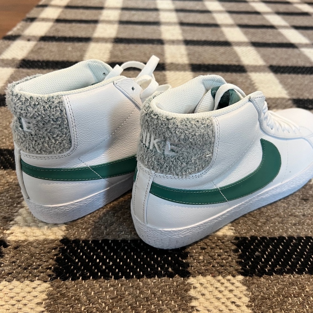 NIKE SB Zoom Blazer Mid - Green/White (Men's Size 10.5)
